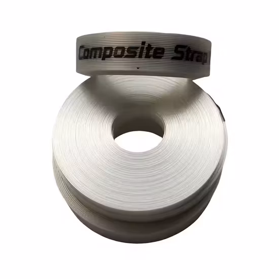 Reggetta in corda composita di poliestere per il fissaggio dei carichi.  Reggetta in plastica.  Reggetta in corda composita di poliestere, intrecciata